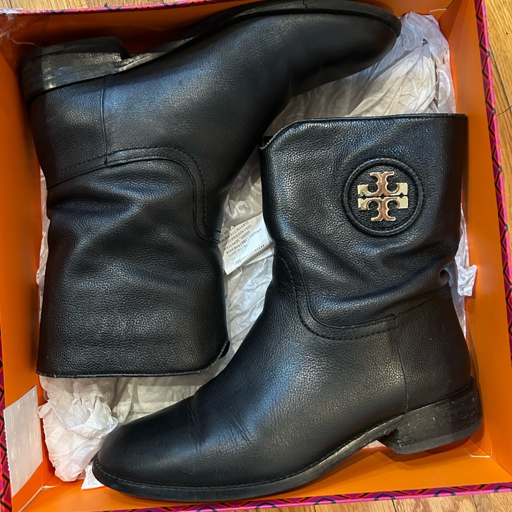 TORY BURCH SHAFT BOOTS!!!